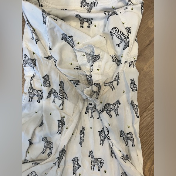 Fun Zebra button down top - Picture 5 of 9